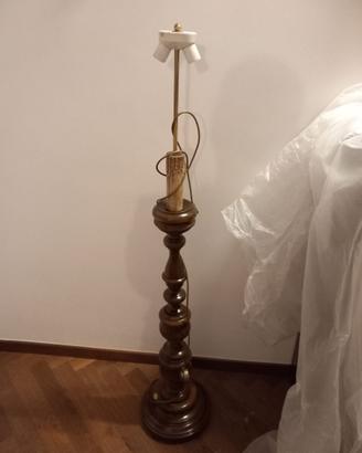Lampada da terra in legno tornito a balaustro