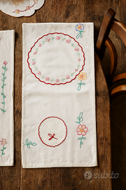 Eleganti tovaglie ricamate a mano 250x 130cm