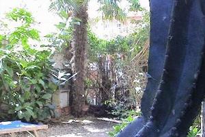 Alloggio e giardino privato fronte porto turistico