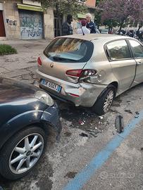Alfa 147 GPL  incidentata 