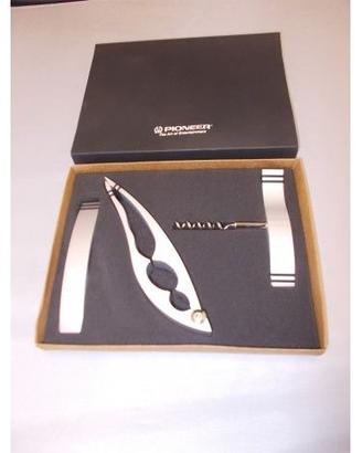 PIONEER SET APRIBOTTIGLIE E SCHIACCIANOCI