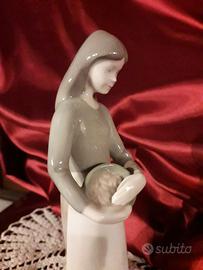 Statuina in porcellana da collezione