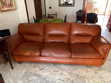 Due poltrone e divano tre posti FRAU