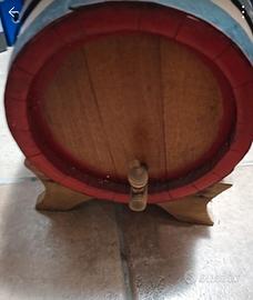 botte in legno con piedistallo