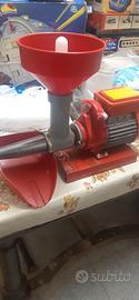 Macchina elettrica passapomodoro