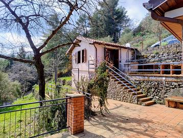 Etna Nord Proprietà panoramica con due abitazioni