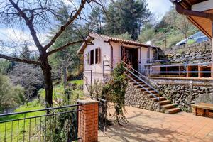 Etna Nord Proprietà panoramica con due abitazioni