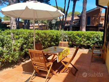 A due passi dal mare con giardino