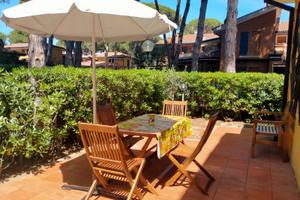 A due passi dal mare con giardino