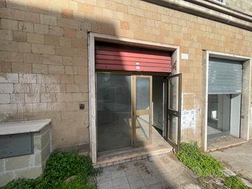 Locale commerciale via aurelia