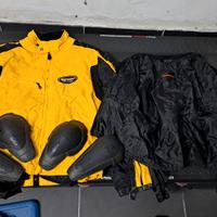 Abigliamento per moto 