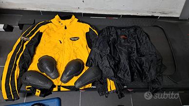 Abigliamento per moto 