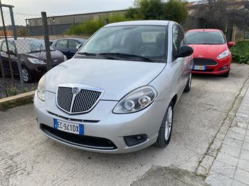 Lancia Ypsilon 1.2 69 CV Unyca