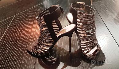 Sandali kurt geiger in pelle nera e borchie dorate