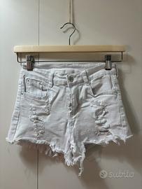 Pantaloncini denim elasticizzati con strappi