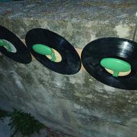 appendiabiti vintage in dischi vinile 