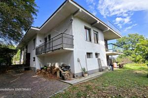 Villa di 240 m² con più di 5 locali e box auto dop