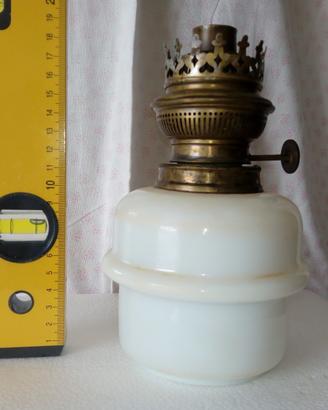 Lume opalina bianca
