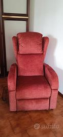 Poltrona elettrica elevabile per anziani/disabili