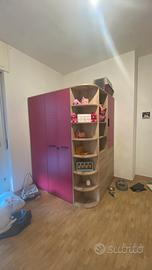 cabina armadio fucsia e rovere con letto