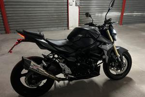 Suzuki gsr 750