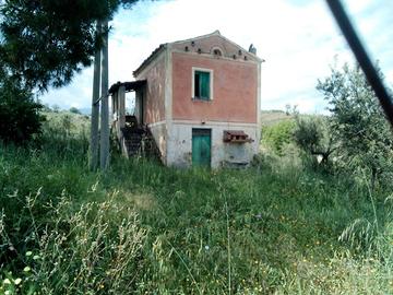 Terreno e casolare