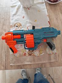 nerf blaster con dardi