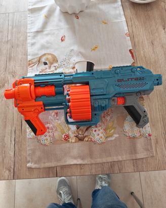 nerf blaster con dardi