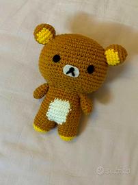 peluche all’uncinetto fatto a mano di Rilakkuma