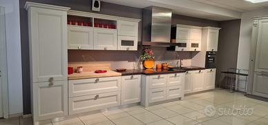 Cucina lineare 560 cm – stile moderno/classico