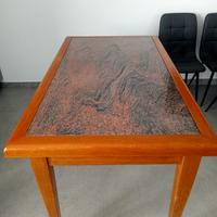 Tavolo con piano in granito