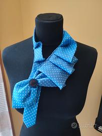collana con cravatta 