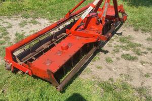 Erpice rotante per trattore agricolo 