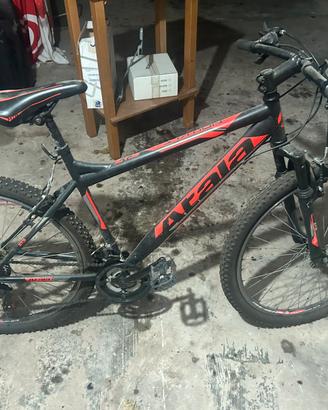 Bici Atala Mountai Bike color rosso e nero