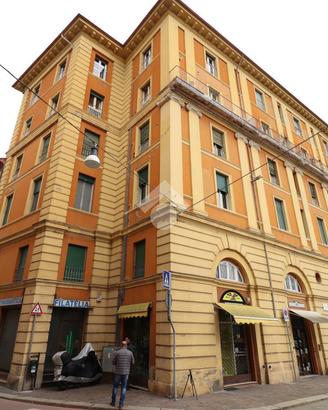NEGOZIO A FORLÌ