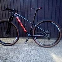 950€
29 Er taglia S Race Mountain carbon Boost 12 