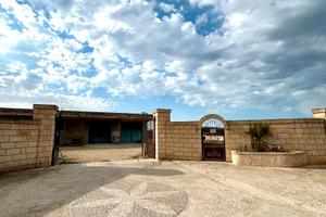 Opificio 500 mq + terreno attiguo