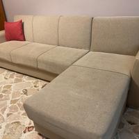 Divano e parete attrezzata