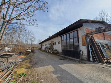 Capannone artigianale e piazzale esterno