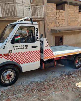 Iveco Daily carroattrezzi patente B