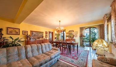 Iglesias, centro, super attico prestigioso, garage