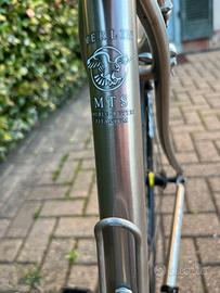 Bici da corsa in titanio