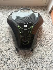 Copriserbatoio z900 color carbonio in plastica