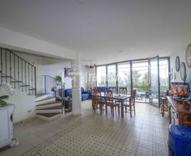 Graziosa villa panoramica su più livelli