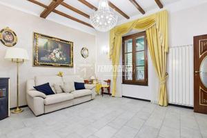 ST244- PORZIONE DI CASA CON AMPIO GIARDINO PRIVATO