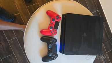 PlayStation 4 slim 2 GB memoria con tre giochi