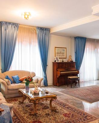 Casa singola con terrazza e garage