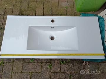 lavabo in ceramica bianca stile moderno con 