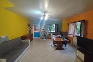 Casa su due livelli - ideale per studenti,