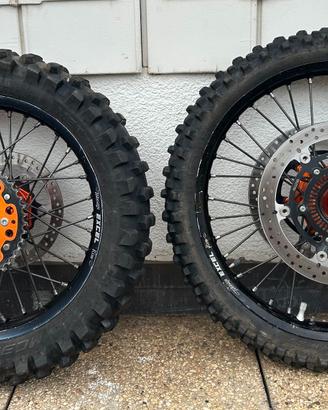 Cerchi completi KTM 890 comprensivi di pneumatici